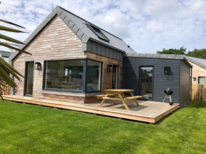 Nouveau ! La cabine du bout du monde -Saint-Mathieu : votre pied-à-terre breton haut standing PL02